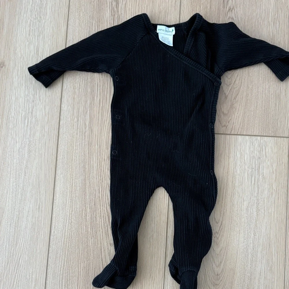 Oona Baby Ribbed Footed One Piece‎ 9-12M Black Wrap Snap Pajamas